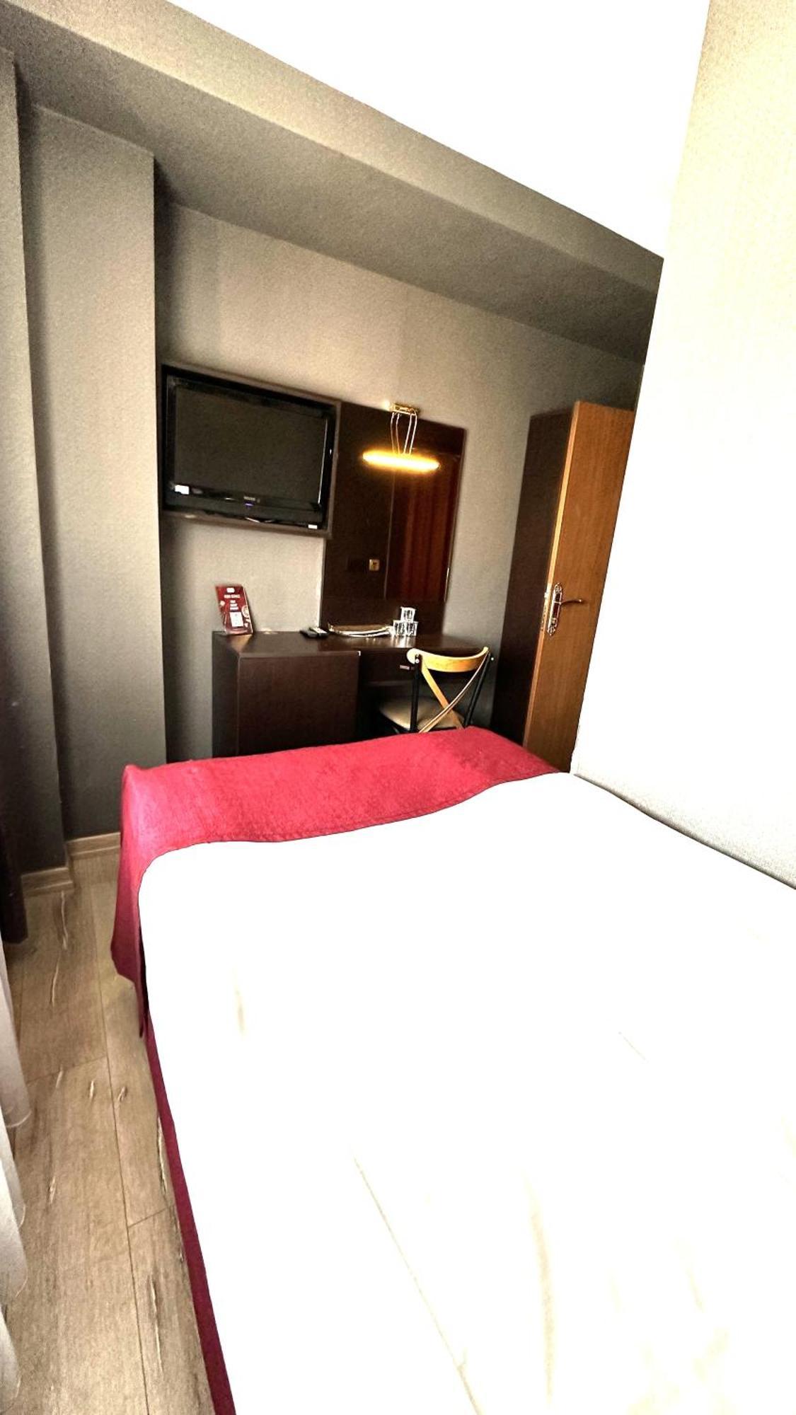 Atesde Dustu Salvara Hotel Istanbul Eksteriør billede